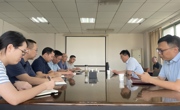 学校党委书记李德平慰问暑期基建工作人员